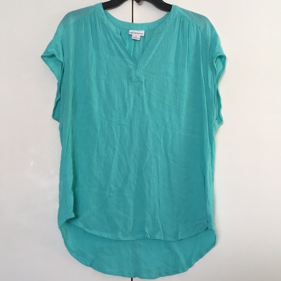 Liz Claiborne Tops - Liz Claiborne Lightweight Turquoise Tunic Top